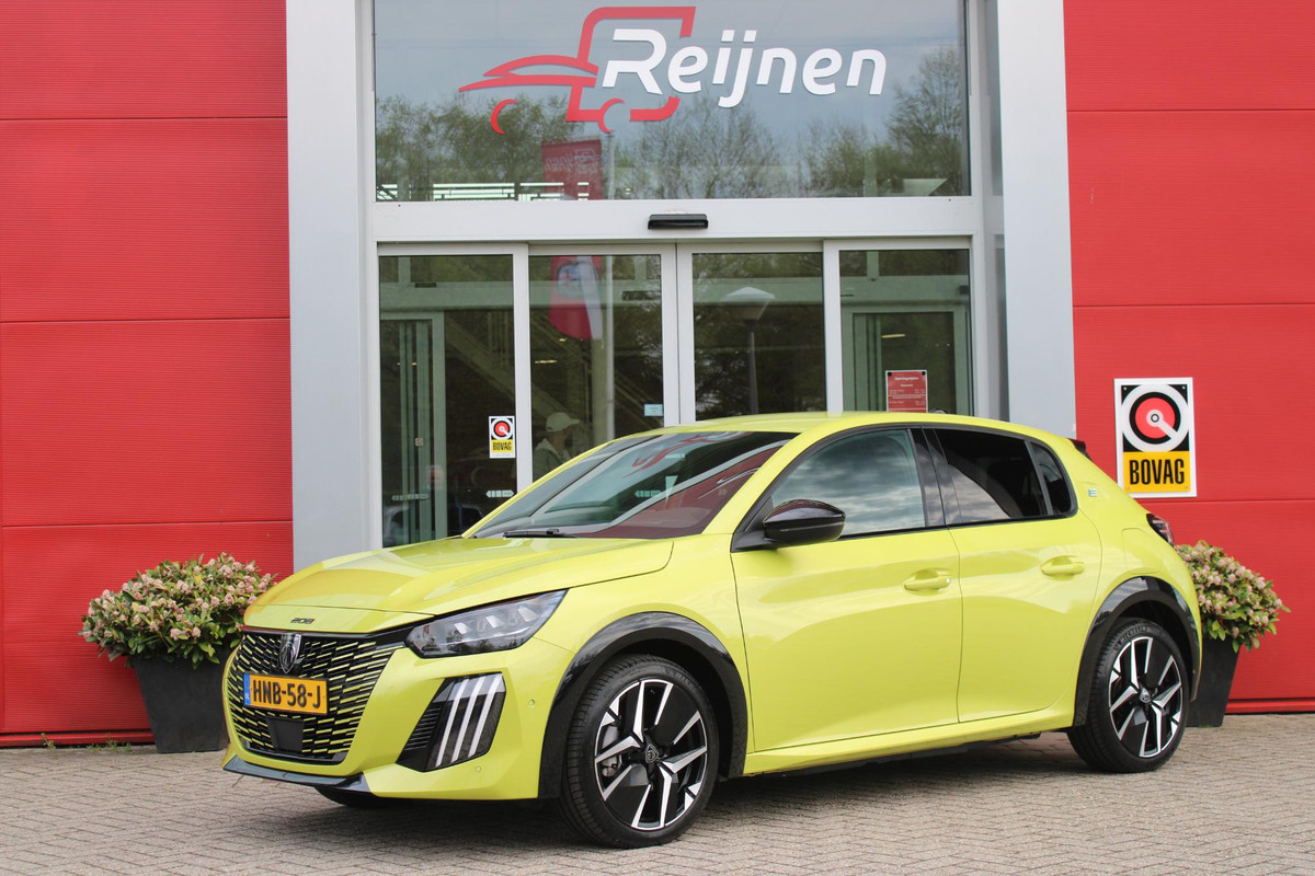 Peugeot e-208 EV GT 156PK 51 kWh | WARMTEPOMP | ALCANTARA "EXECUTIVE INTERIOR" (STOEL VERWARMING/ELEKTRISCH VERSTELBARE BESTUUDERSSTOEL MET MASSAGE FUNCTIE/ALCANTARA BEKLEDING | METAALLAK "JAUNE AGUENDA" | DRIVE ASSIST PLUS PACK (ADAPTIVE CRUISE CONTROL/STOP & GO FUNCTIE/LANE KEEPING/POSITIONING ASSIST) | 17" LICHTMETALEN VELGEN "YANAKA" | SFEER VERLICHTING IN 8 KLEUREN | KEYLESS ENTRY/START | DRAADLOZE APPLE CARPLAY/ANDROID AUTO | DRAADLOZE TELEFOONLADER | VISION & NAVIGATION PACK (NAVIGATIE/HD CAMERA VOOR EN ACHTER/DODEHOEK BEWAKING/INSTAPVERLICHTING | FULL LED KOPLAMPEN |