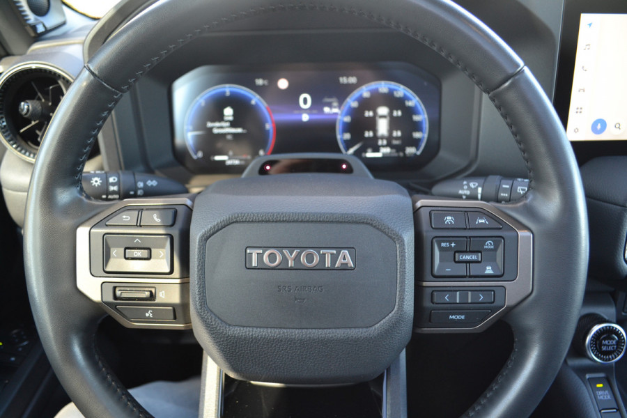 Toyota Land Cruiser 250 2.8 D-4D Standard Roof Window Van Professional