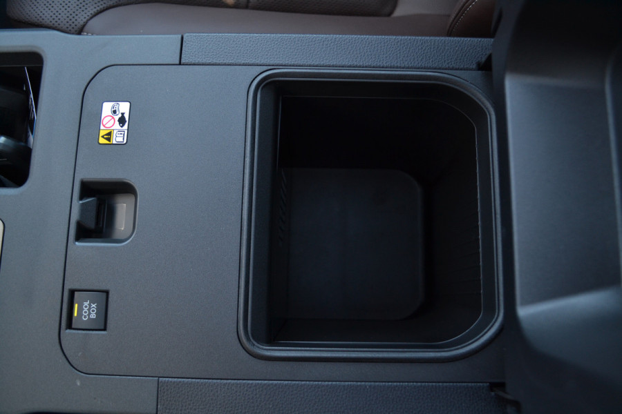 Toyota Land Cruiser 250 2.8 D-4D Standard Roof Window Van Professional