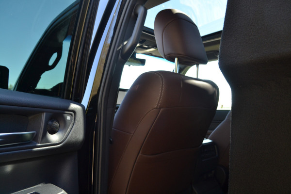 Toyota Land Cruiser 250 2.8 D-4D Standard Roof Window Van Professional