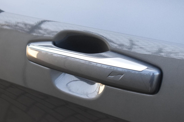 Lynk & Co 01 262PK Automaat / 360 Camera / Adaptieve cruise control / Glazen schuif-kanteldak / Elektrische stoelen met geheugenfunctie / Stoelverwarming / Elektrische achterklep / Climate control / Parkeersensoren V+A / 20"velgen / Keyless entry /
