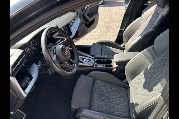 Audi A3 Sportback 45 TFSI e S edition Competition | Panoramadak | RS stoelen | Black optic pakket |
