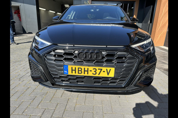Audi A3 Sportback 45 TFSI e S edition Competition | Panoramadak | RS stoelen | Black optic pakket |