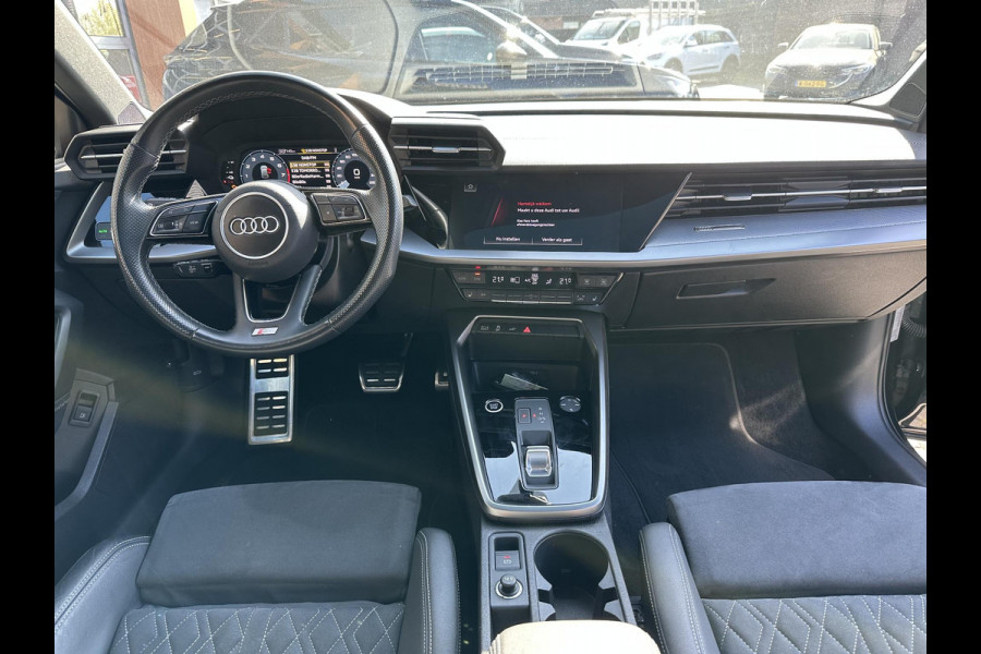Audi A3 Sportback 45 TFSI e S edition Competition | Panoramadak | RS stoelen | Black optic pakket |