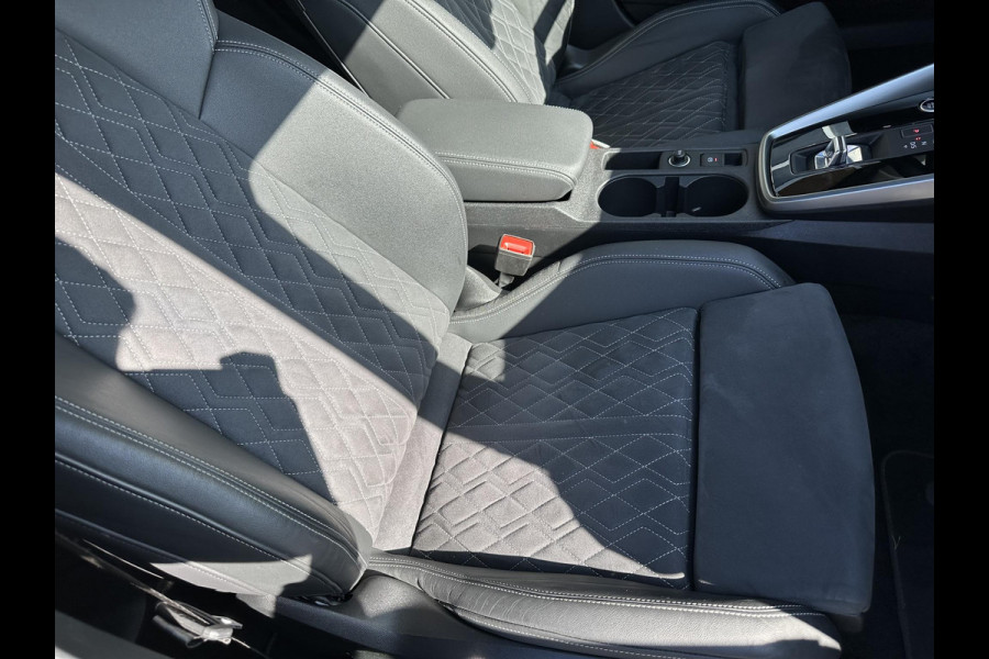 Audi A3 Sportback 45 TFSI e S edition Competition | Panoramadak | RS stoelen | Black optic pakket |