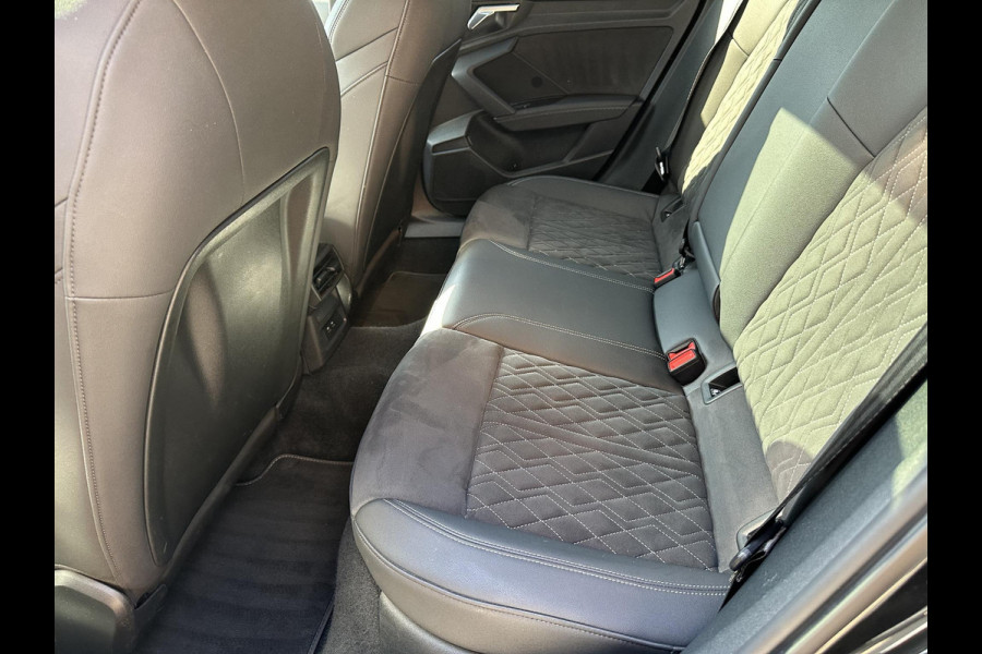 Audi A3 Sportback 45 TFSI e S edition Competition | Panoramadak | RS stoelen | Black optic pakket |