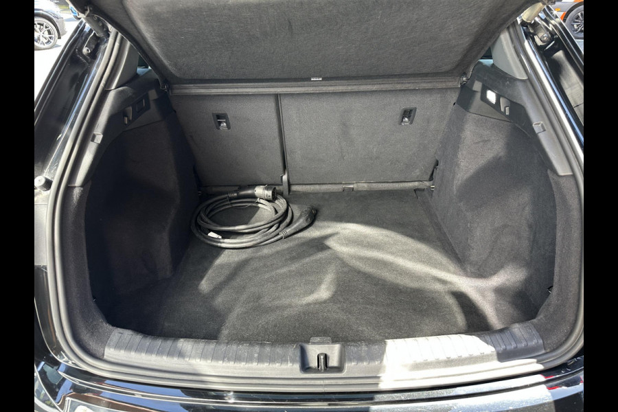 Audi Q4 e-tron 40 Launch edition Advanced Plus 77 kWh | Panoramadak | Sonos | Black optic pakket | NL-Auto |