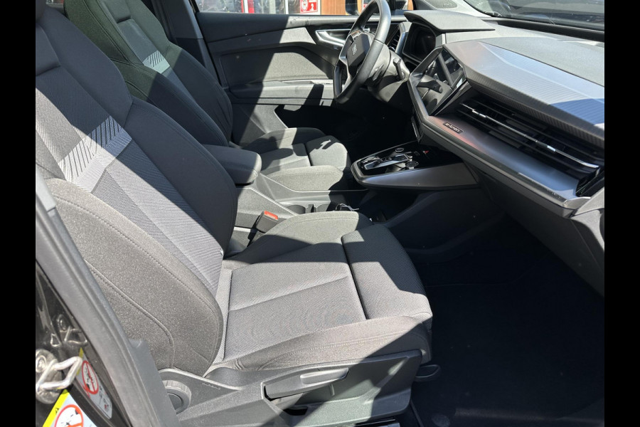 Audi Q4 e-tron 40 Launch edition Advanced Plus 77 kWh | Panoramadak | Sonos | Black optic pakket | NL-Auto |