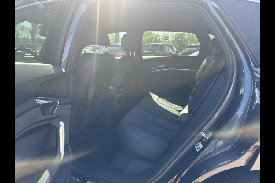 Audi e-tron 55 quattro S edition 95 kWh / SoH 96,4% / 50.621 km! / Trekhaak / Camera / Keyless / B&O /  21'' / Luchtvering / CarPlay / Stoelverwarming / DAB / ACC