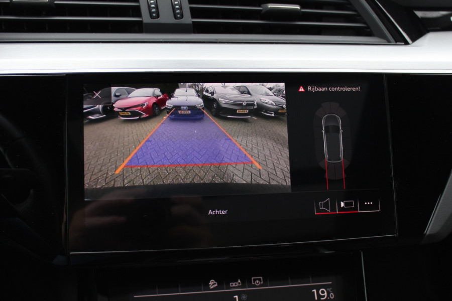 Audi e-tron 55 quattro S edition 95 kWh / SoH 96,4% / 50.621 km! / Trekhaak / Camera / Keyless / B&O /  21'' / Luchtvering / CarPlay / Stoelverwarming / DAB / ACC