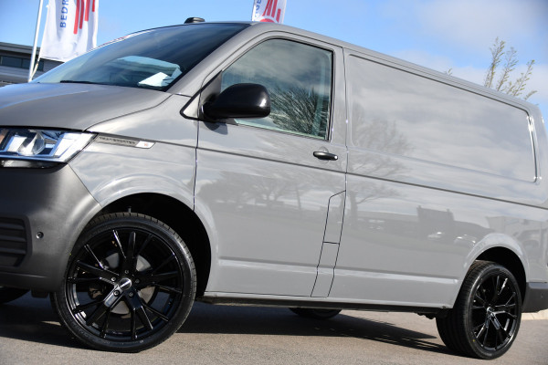 Volkswagen Transporter 2.0 TDI L1H1 30 Bulli Edition Virtual, Camera, Carplay, Stoelverwarming, 150pk, NAVI, Trekhaak, Sensoren, Uniek!
