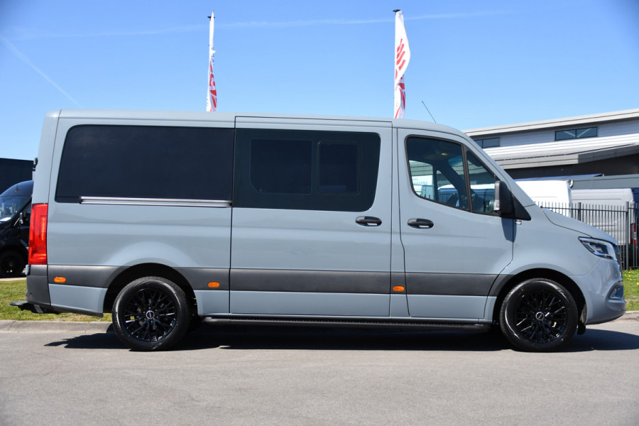Mercedes-Benz Sprinter 319 V6 3.0 CDI L2H1 DC PB Edition Cruise, Camera, Carplay, 10,5'' Mbux, LED, Leder, Memorie, Trekhaak, 5 Zits, Uniek!