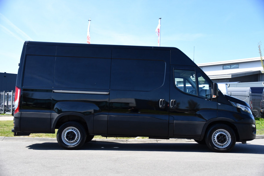 Iveco Daily 35S16V 2.3 352 H3 L Black Edition Camera, Airco, 3500kg Trekhaak, 155pk, Automaat, Clima, Navi, Uniek!