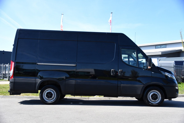 Iveco Daily 35S16V 2.3 352 H3 L Black Edition Camera, Airco, 3500kg Trekhaak, 155pk, Automaat, Clima, Navi, Uniek!