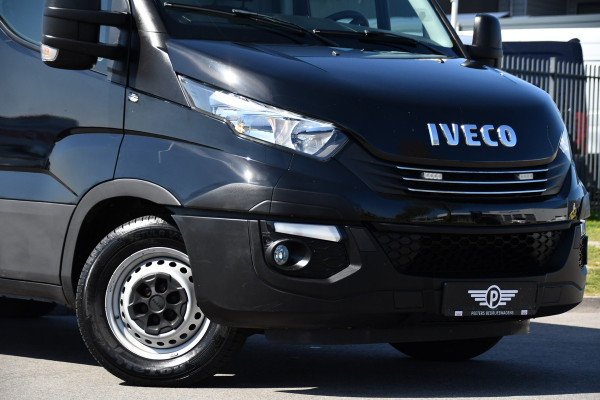 Iveco Daily 35S16V 2.3 352 H3 L Black Edition Camera, Airco, 3500kg Trekhaak, 155pk, Automaat, Clima, Navi, Uniek!