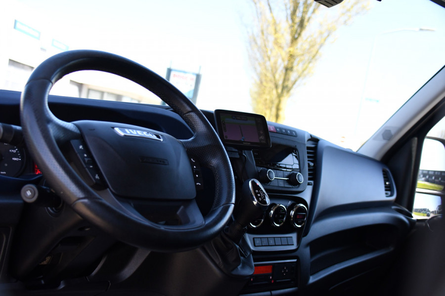 Iveco Daily 35S16V 2.3 352 H3 L Black Edition Camera, Airco, 3500kg Trekhaak, 155pk, Automaat, Clima, Navi, Uniek!