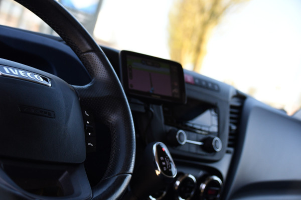 Iveco Daily 35S16V 2.3 352 H3 L Black Edition Camera, Airco, 3500kg Trekhaak, 155pk, Automaat, Clima, Navi, Uniek!