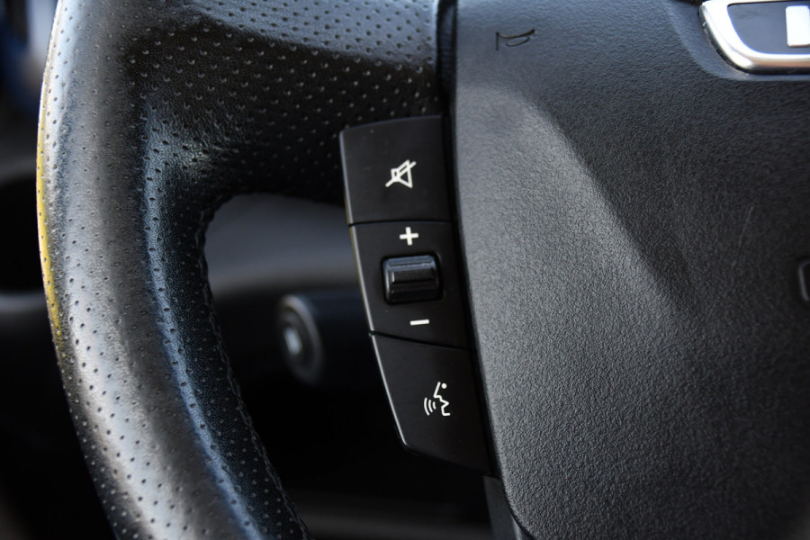 Iveco Daily 35S16V 2.3 352 H3 L Black Edition Camera, Airco, 3500kg Trekhaak, 155pk, Automaat, Clima, Navi, Uniek!