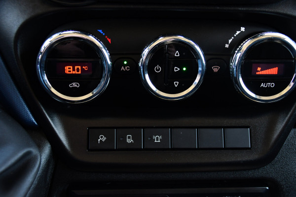 Iveco Daily 35S16V 2.3 352 H3 L Black Edition Camera, Airco, 3500kg Trekhaak, 155pk, Automaat, Clima, Navi, Uniek!