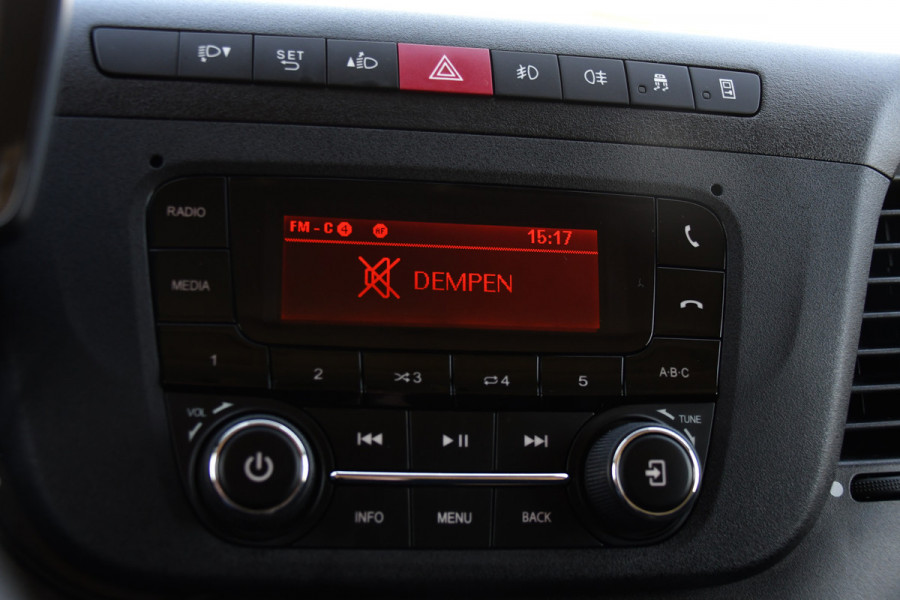 Iveco Daily 35S16V 2.3 352 H3 L Black Edition Camera, Airco, 3500kg Trekhaak, 155pk, Automaat, Clima, Navi, Uniek!