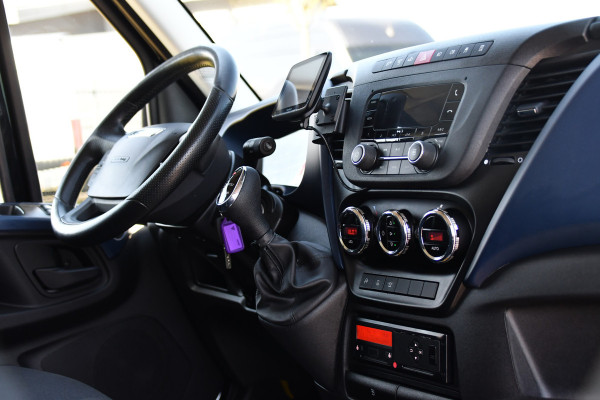 Iveco Daily 35S16V 2.3 352 H3 L Black Edition Camera, Airco, 3500kg Trekhaak, 155pk, Automaat, Clima, Navi, Uniek!