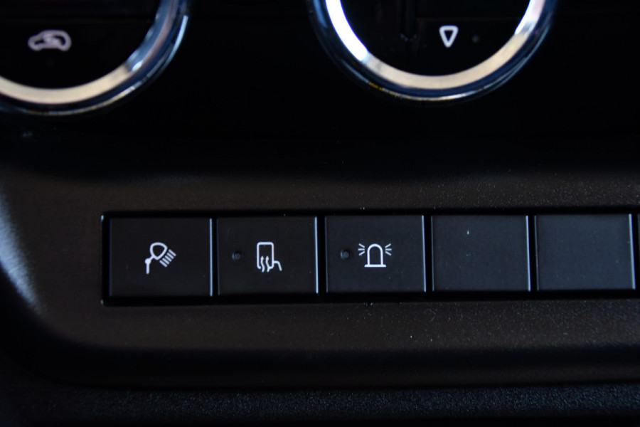 Iveco Daily 35S16V 2.3 352 H3 L Black Edition Camera, Airco, 3500kg Trekhaak, 155pk, Automaat, Clima, Navi, Uniek!