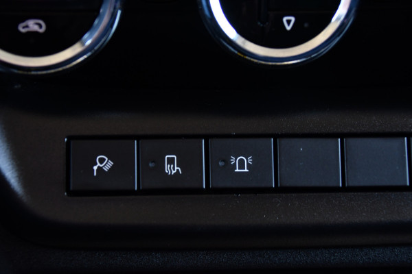 Iveco Daily 35S16V 2.3 352 H3 L Black Edition Camera, Airco, 3500kg Trekhaak, 155pk, Automaat, Clima, Navi, Uniek!