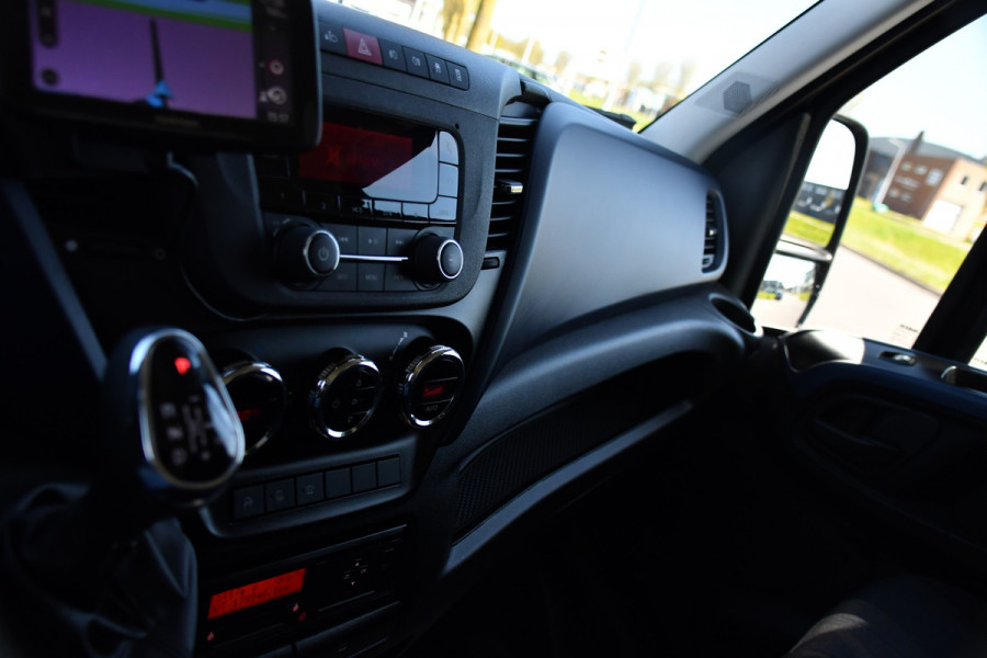 Iveco Daily 35S16V 2.3 352 H3 L Black Edition Camera, Airco, 3500kg Trekhaak, 155pk, Automaat, Clima, Navi, Uniek!