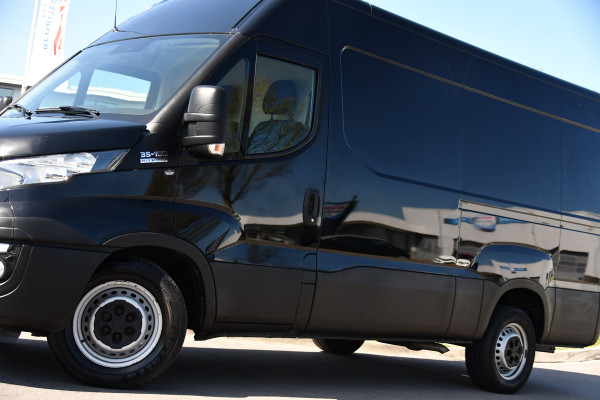 Iveco Daily 35S16V 2.3 352 H3 L Black Edition Camera, Airco, 3500kg Trekhaak, 155pk, Automaat, Clima, Navi, Uniek!