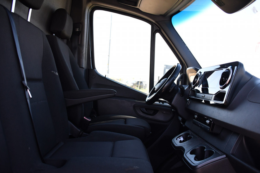 Mercedes-Benz Sprinter 319 V6 3.0 CDI L2H2 PB Edition Cruise, 360 Camera, Carplay, LED, 3500kg Trekhaak, 10,5'' Mbux, 190pk, Automaat, Voorruit verwarming, Uniek!