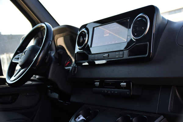 Mercedes-Benz Sprinter 319 V6 3.0 CDI L2H2 PB Edition Cruise, 360 Camera, Carplay, LED, 3500kg Trekhaak, 10,5'' Mbux, 190pk, Automaat, Voorruit verwarming, Uniek!