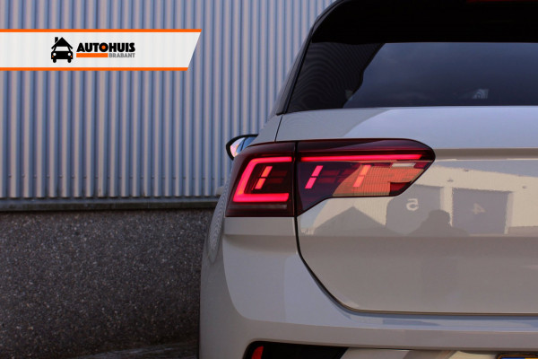 Volkswagen T-Roc 1.5 TSI DSG Aut. R-Line Pano, IQ.Light, Keyless