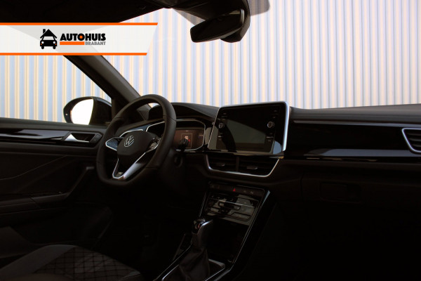 Volkswagen T-Roc 1.5 TSI DSG Aut. R-Line Pano, IQ.Light, Keyless