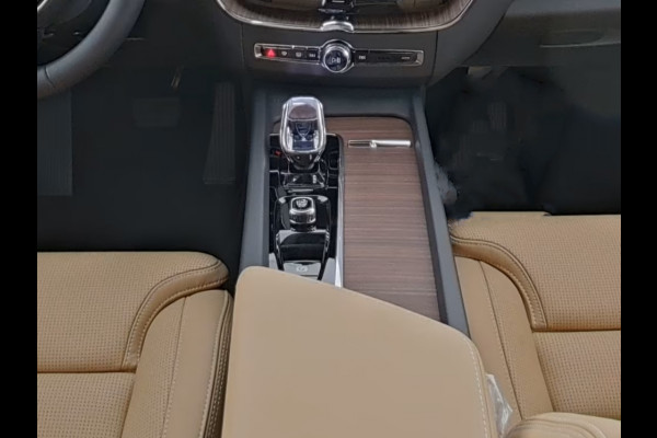 Volvo XC60 2.0 T8 Hybrid AWD Plus Bright (335kW/455PK) BEIGE LEDER, LUCHTV, PANO, TREKH, 21-inch LMV ** Slechts 9.090km. ** ** INFORMEER OOK NAAR ONZE AANTREKKELIJKE FINANCIAL-LEASE TARIEVEN **
