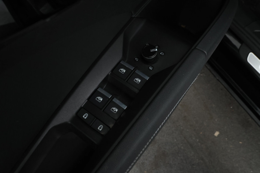 Audi Q4 e-tron 45 quattro S edition 77 kWh 265PK, S-line! Leer, Climate,