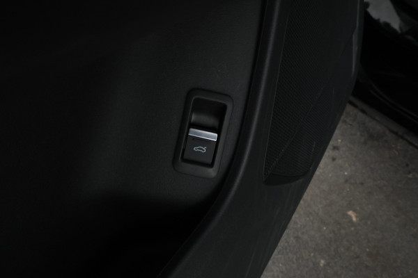 Audi Q4 e-tron 45 quattro S edition 77 kWh 265PK, S-line! Leer, Climate,