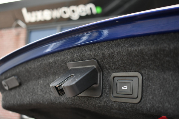 Audi A6 Limousine 55 TFSI e quattro Competition Pano Ultra-blau HUD ACC B&O