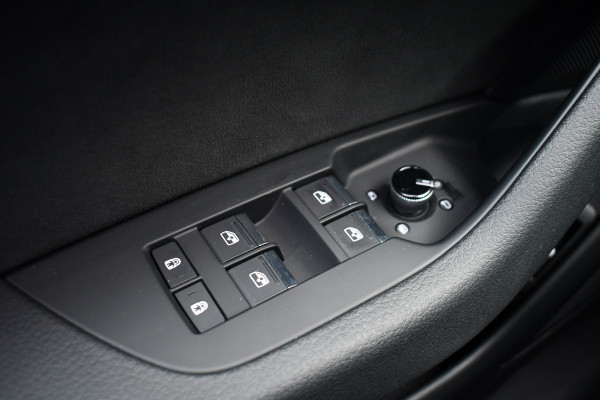 Audi A6 Limousine 55 TFSI e quattro Competition Pano Ultra-blau HUD ACC B&O