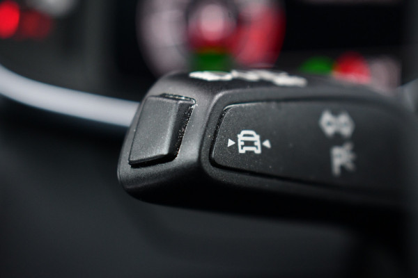 Audi A6 Limousine 55 TFSI e quattro Competition Pano Ultra-blau HUD ACC B&O