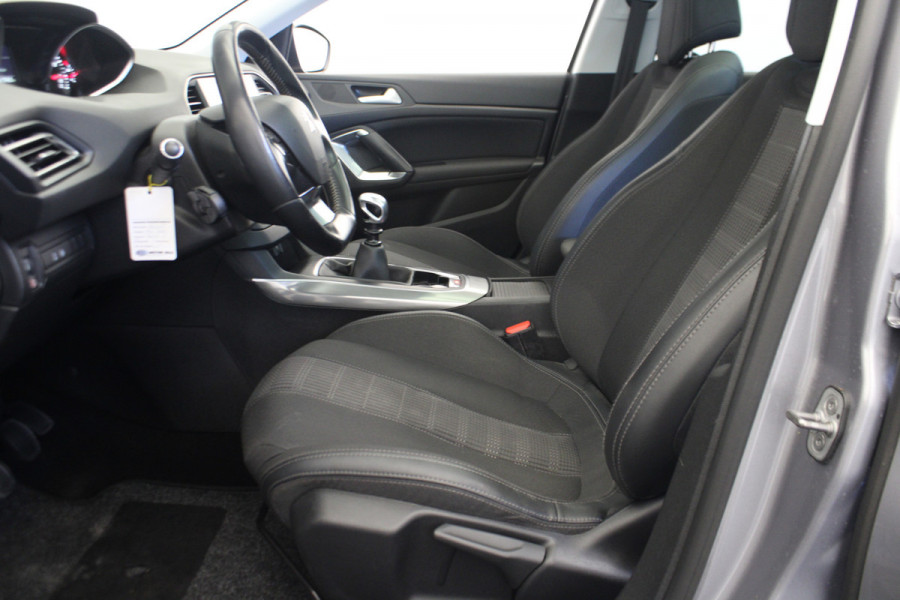 Peugeot 308 SW 1.2 PureTech Blue Lease Premium |Pano|Trekhaak|Camera|