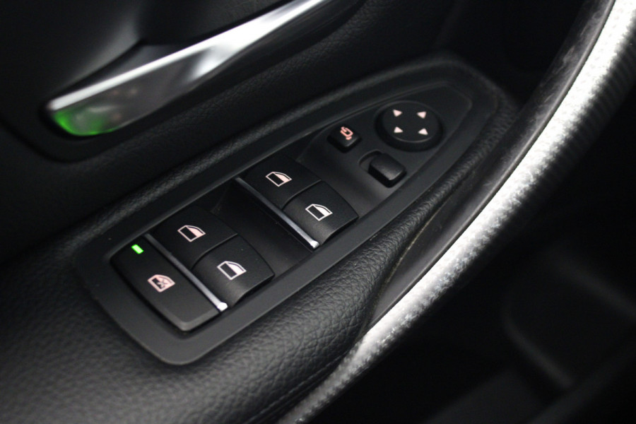 BMW 3 Serie Touring 320d EDE Saphir Edition |Navi|Leder|Camera|