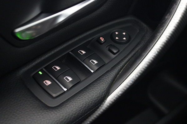 BMW 3 Serie Touring 320d EDE Saphir Edition |Navi|Leder|Camera|