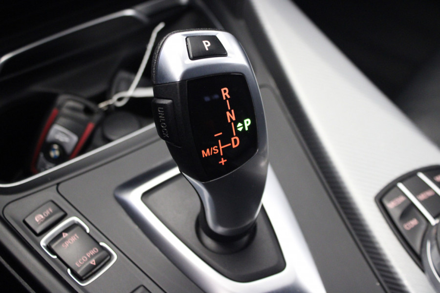 BMW 3 Serie Touring 320d EDE Saphir Edition |Navi|Leder|Camera|