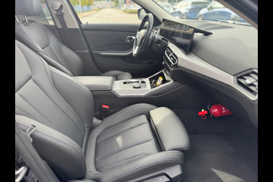 BMW 3 Serie Touring 320e Panorama XDrive Leder LED Stoelverw.