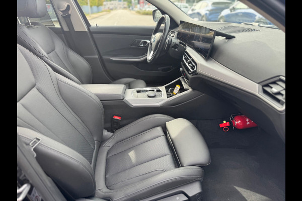 BMW 3 Serie Touring 320e Panorama XDrive Leder LED Stoelverw.