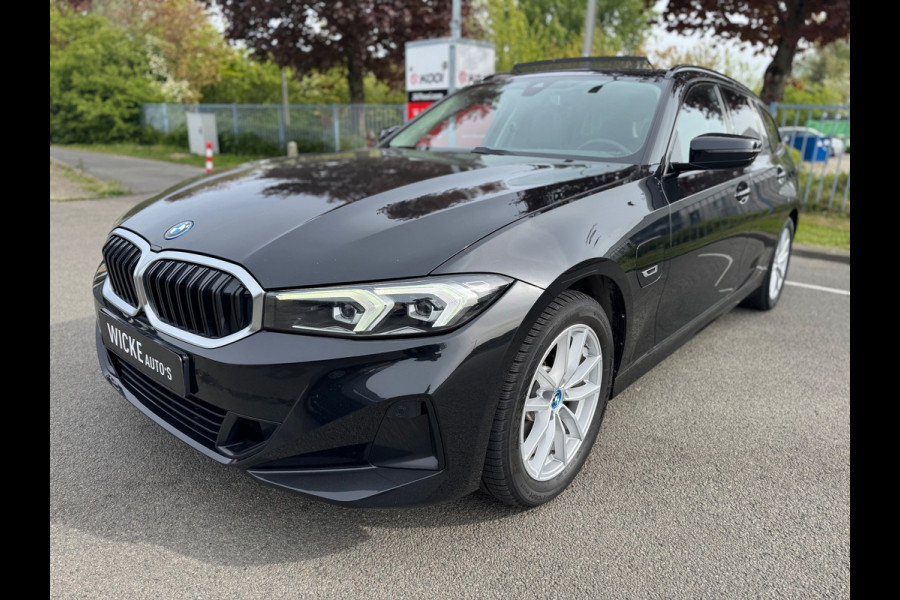 BMW 3 Serie Touring 320e Panorama XDrive Leder LED Stoelverw.