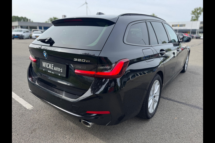BMW 3 Serie Touring 320e Panorama XDrive Leder LED Stoelverw.