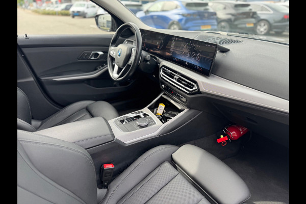 BMW 3 Serie Touring 320e Panorama XDrive Leder LED Stoelverw.