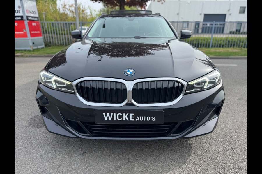 BMW 3 Serie Touring 320e Panorama XDrive Leder LED Stoelverw.