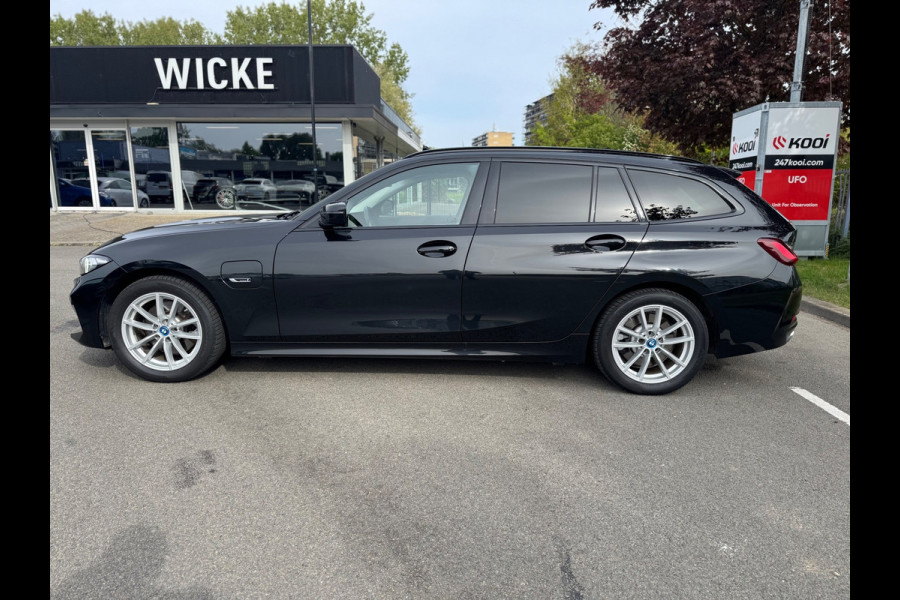 BMW 3 Serie Touring 320e Panorama XDrive Leder LED Stoelverw.